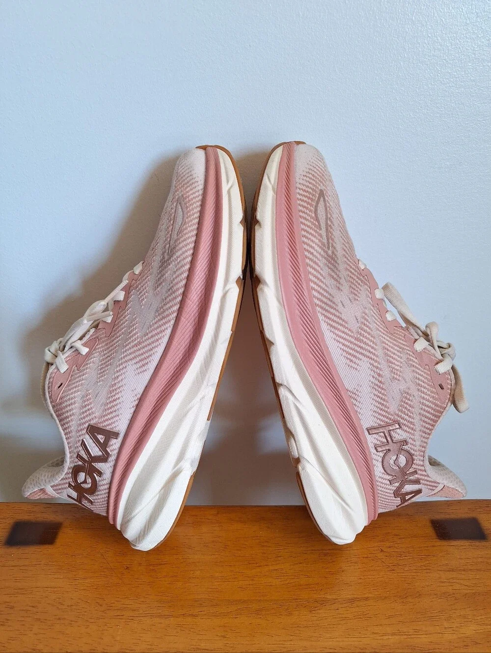 HOKA Clifton 9 Women's Sandstone / Cream Size 7B